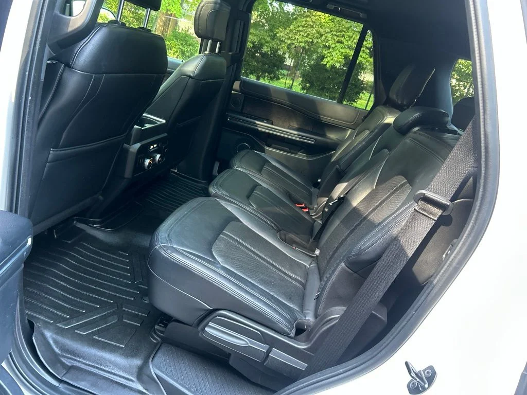 Used 2019  Ford Limited image 29