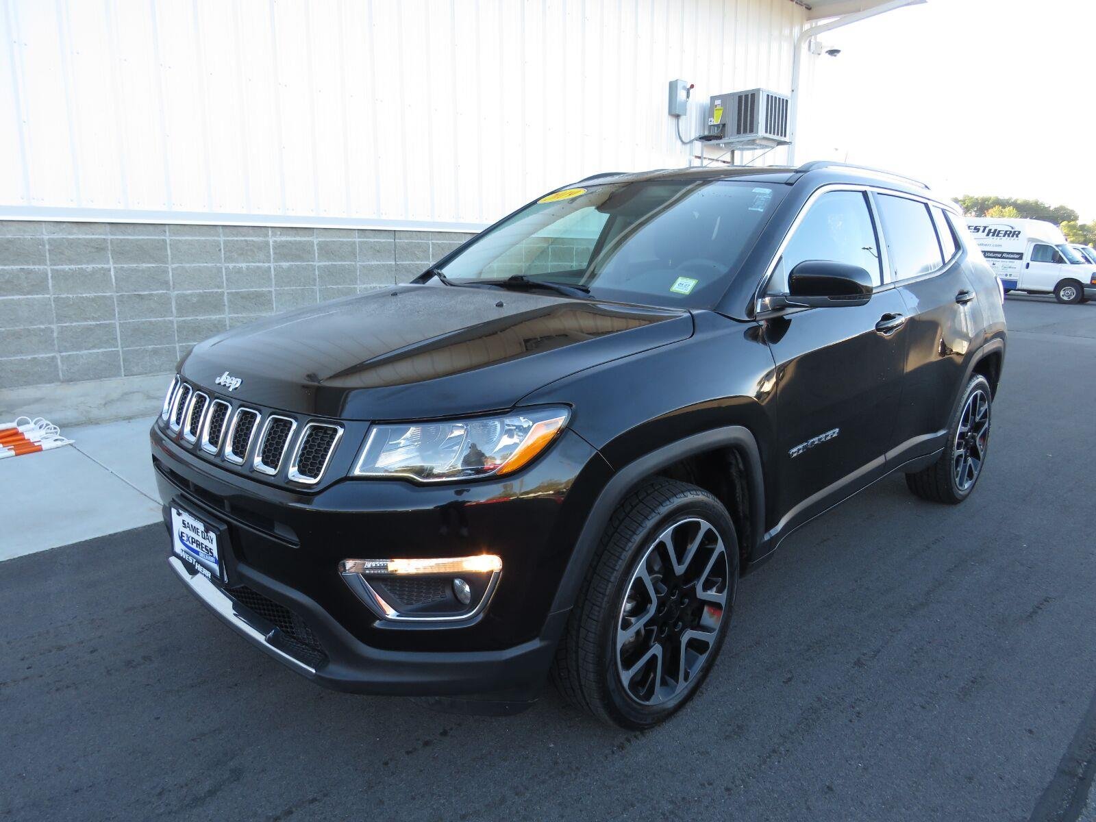 Used 2019 Diamond Black Crystal Pearlcoat Jeep Limited image 11