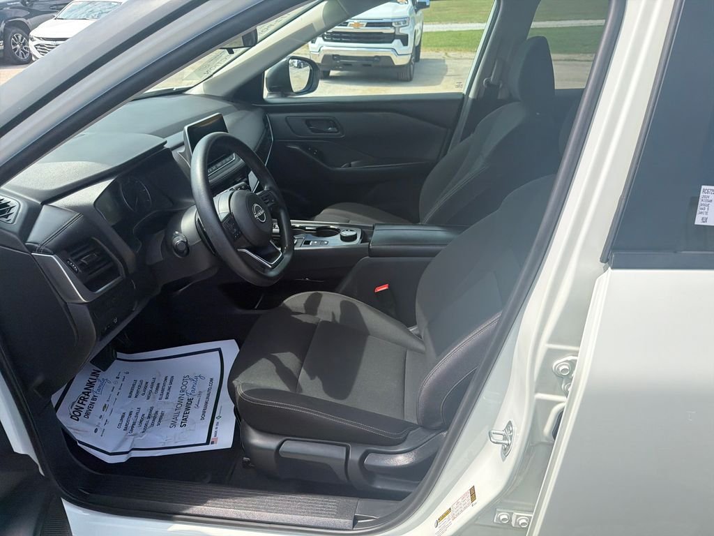 Used 2024 White Nissan S image 13
