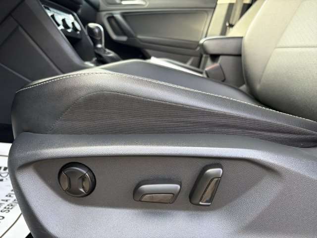 Used 2019  Volkswagen 2.0T SE image 26