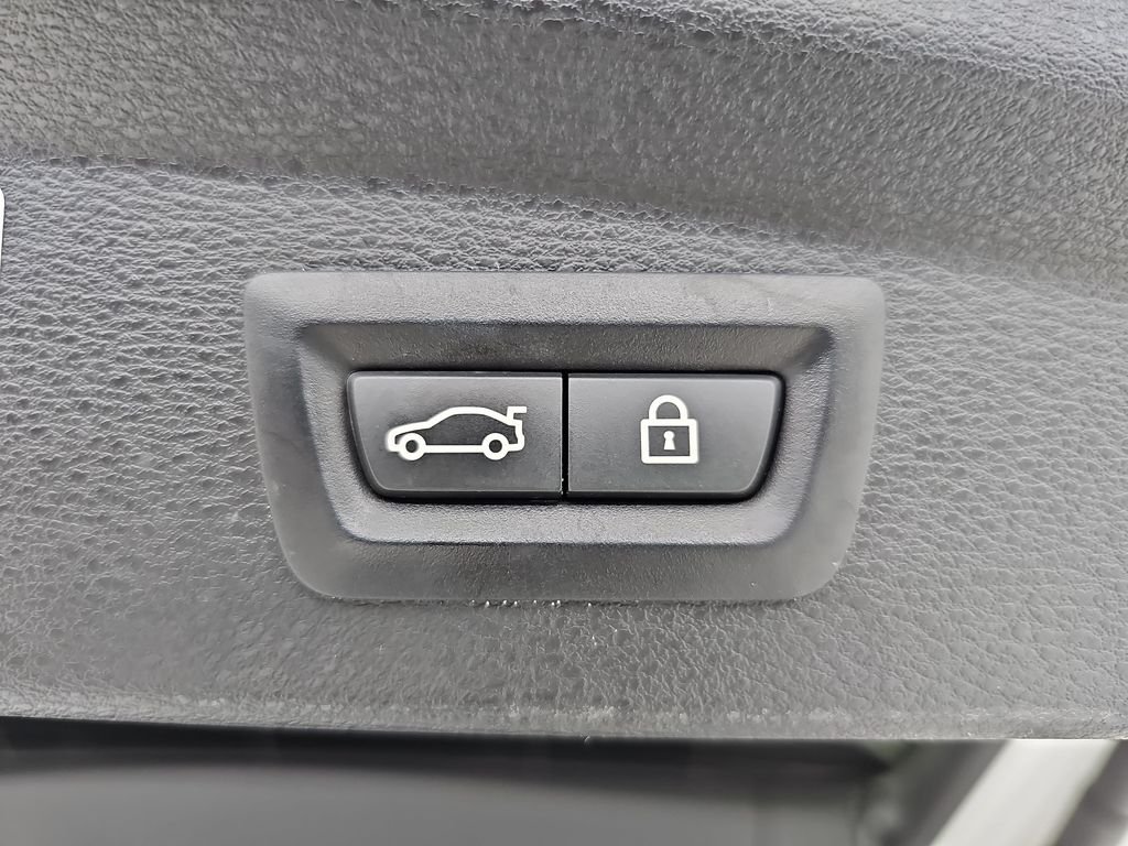 Used 2019 Mineral White Metallic BMW sDrive28i image 21