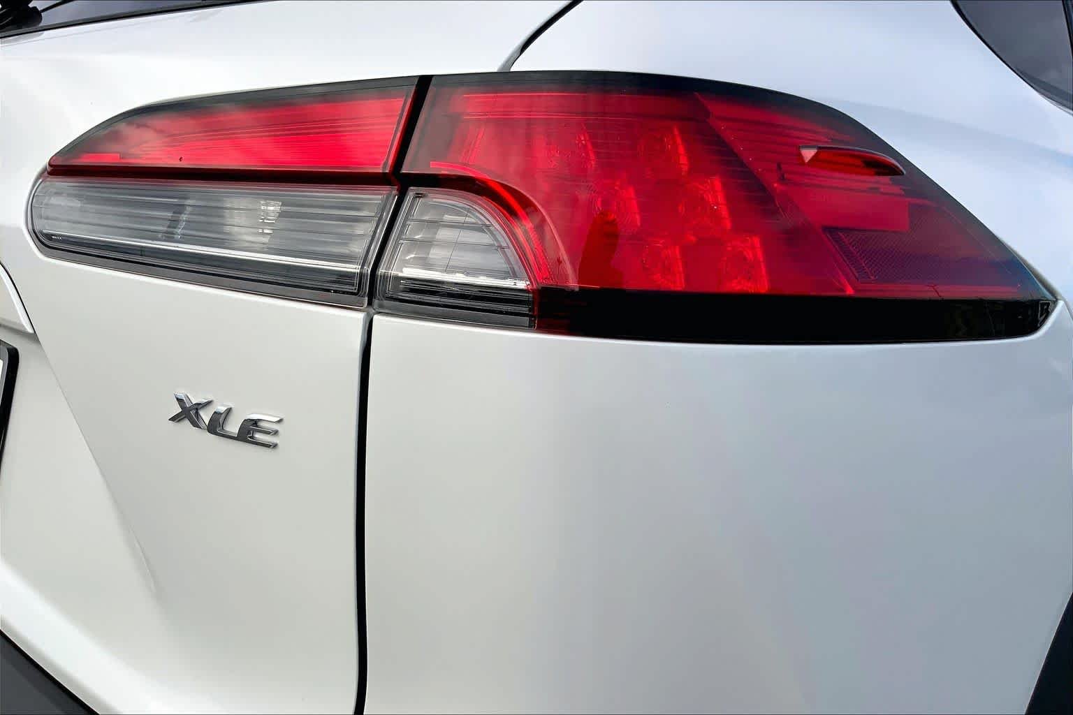 Used 2026 Wind Chill Pearl Toyota XLE image 10