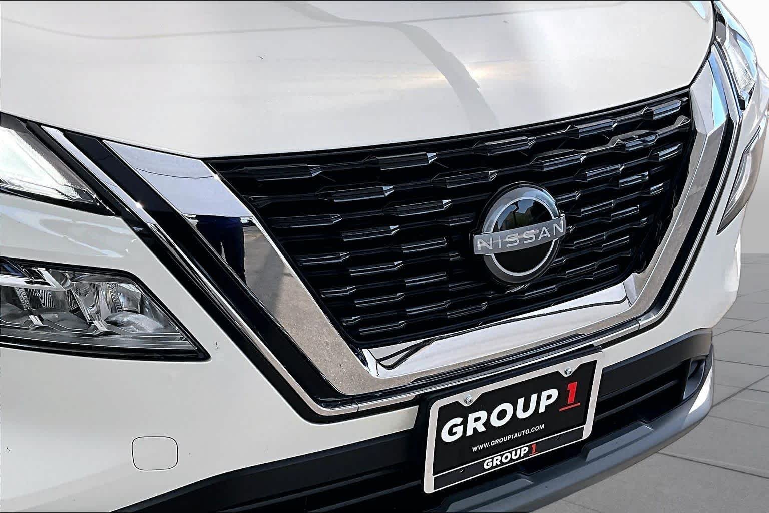 Certified Used 2023 Pearl White Tricoat Nissan SV image 30