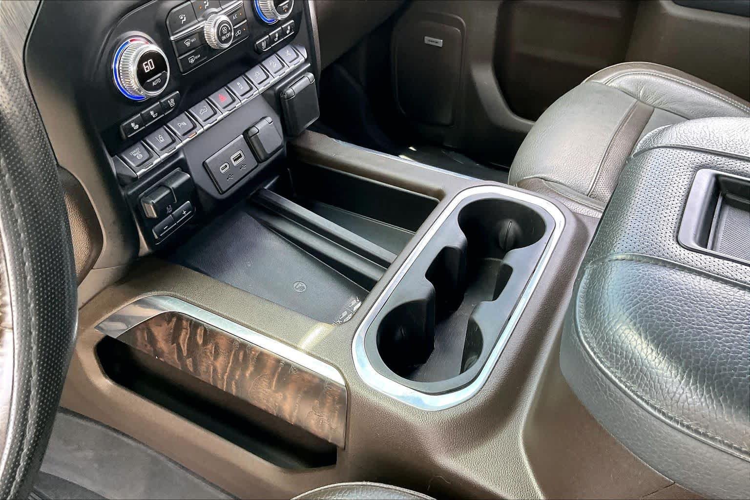 Used 2022 White Frost Tricoat GMC Denali image 16