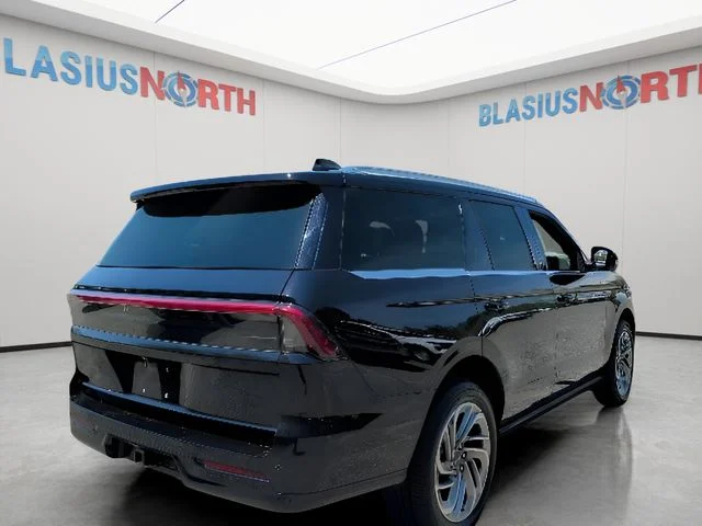 Used 2025 Black Lincoln Reserve image 5