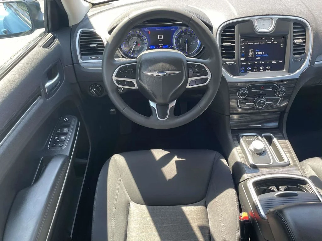 Certified Used 2022  Chrysler Touring image 21