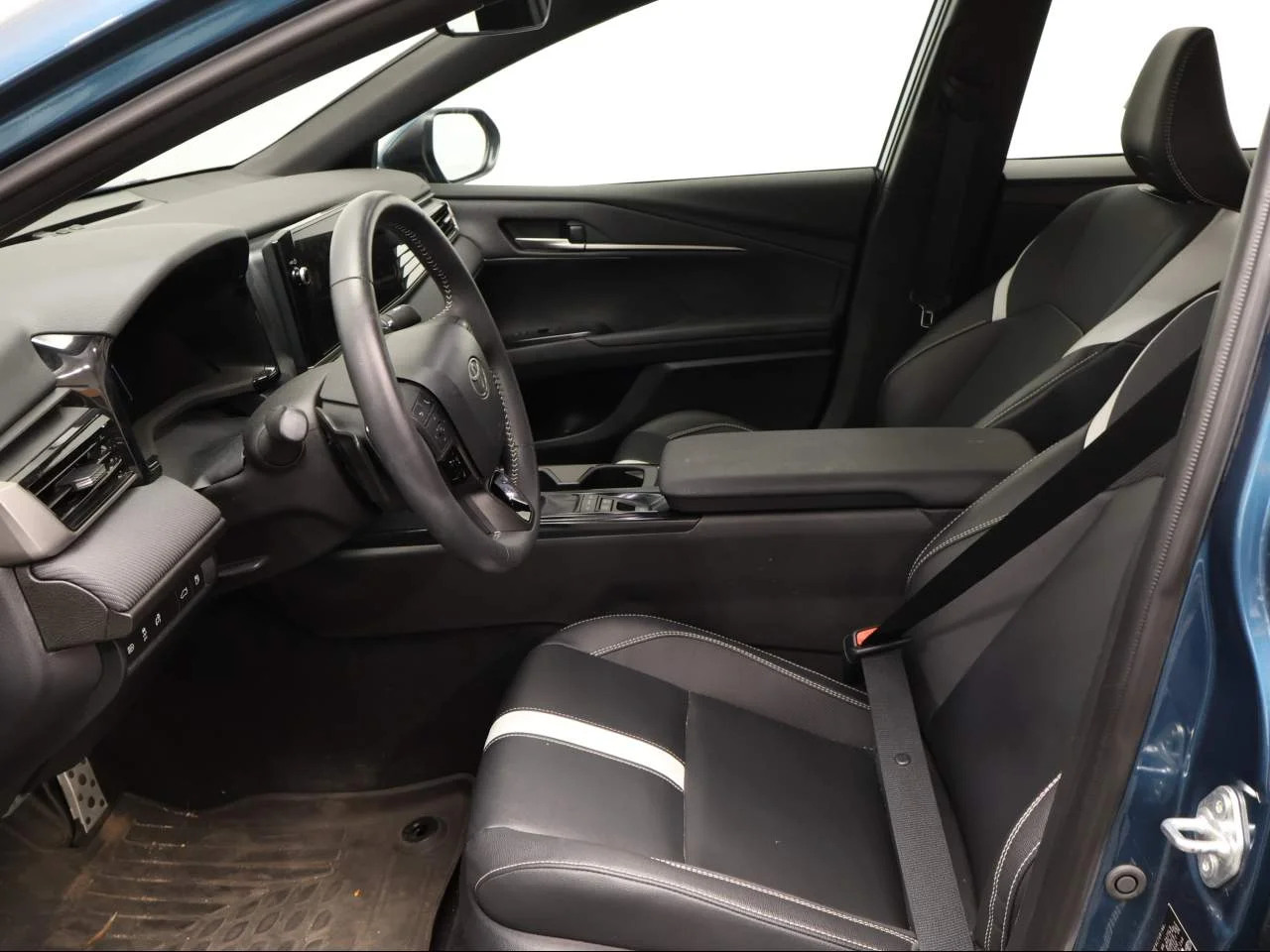 Used 2025 Ocean Gem Toyota SE image 8