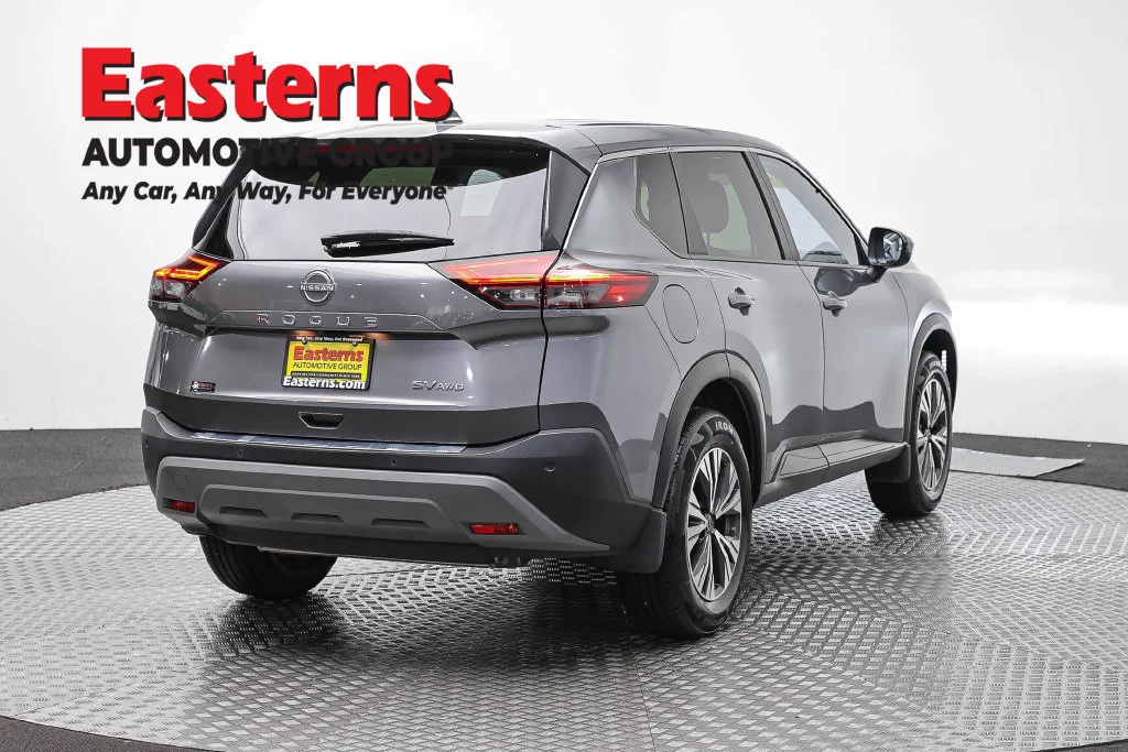 Used 2023 Gray Nissan SV image 5