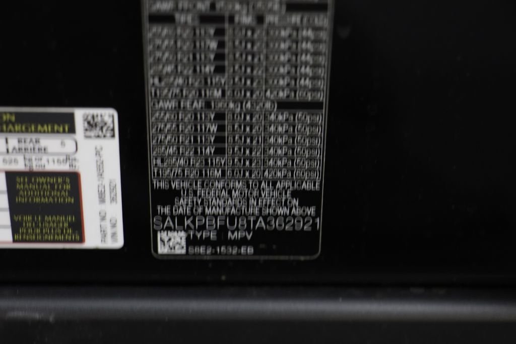 New 2026 Santorini Black LAND ROVER SE 7 Seats image 25