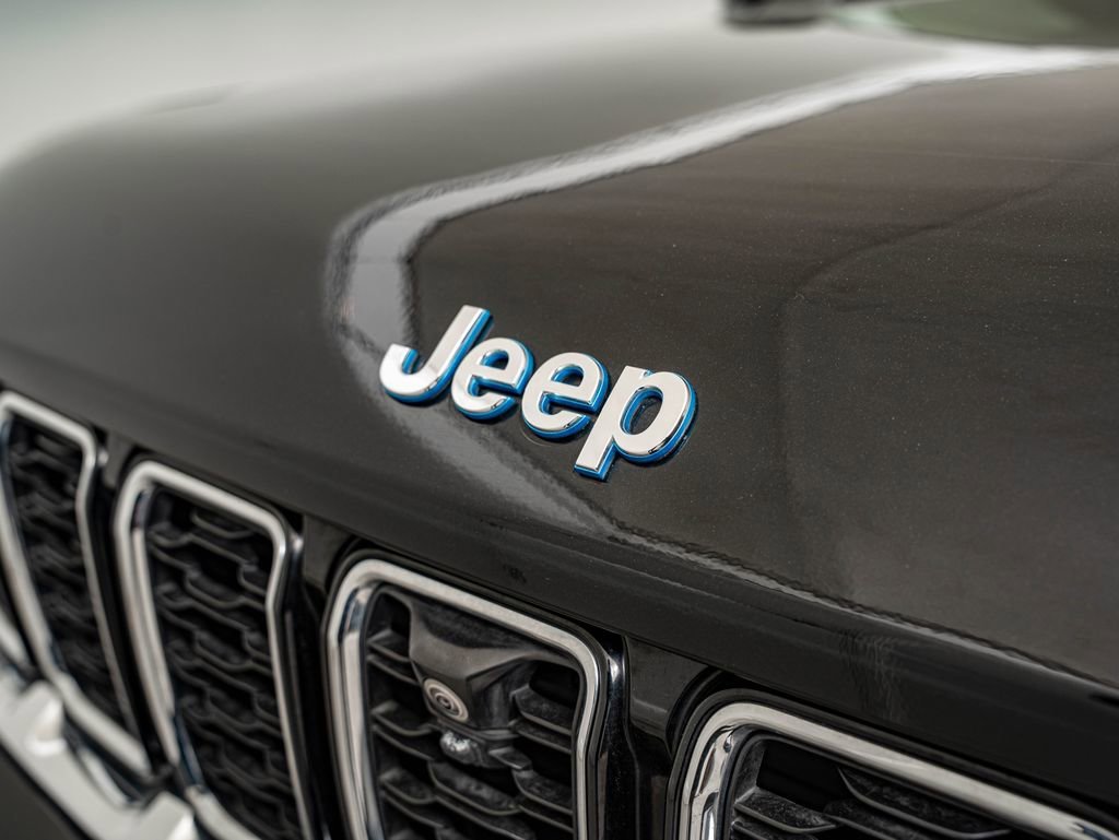 Used 2022 Diamond Black Crystal Pearlcoat Jeep 4xe image 12