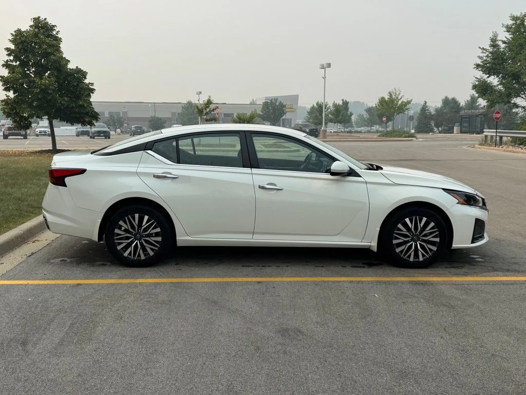Certified Used 2023 Pearl White Tricoat Nissan 2.5 SV image 3