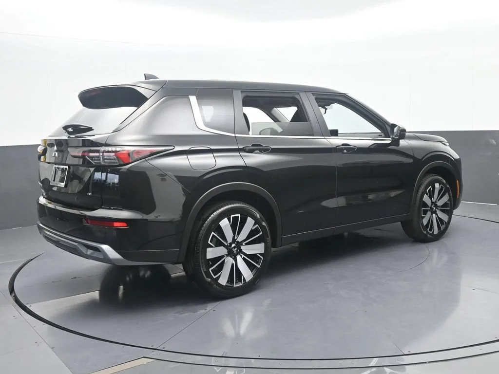 2026 Mitsubishi Outlander SE - Photo 6