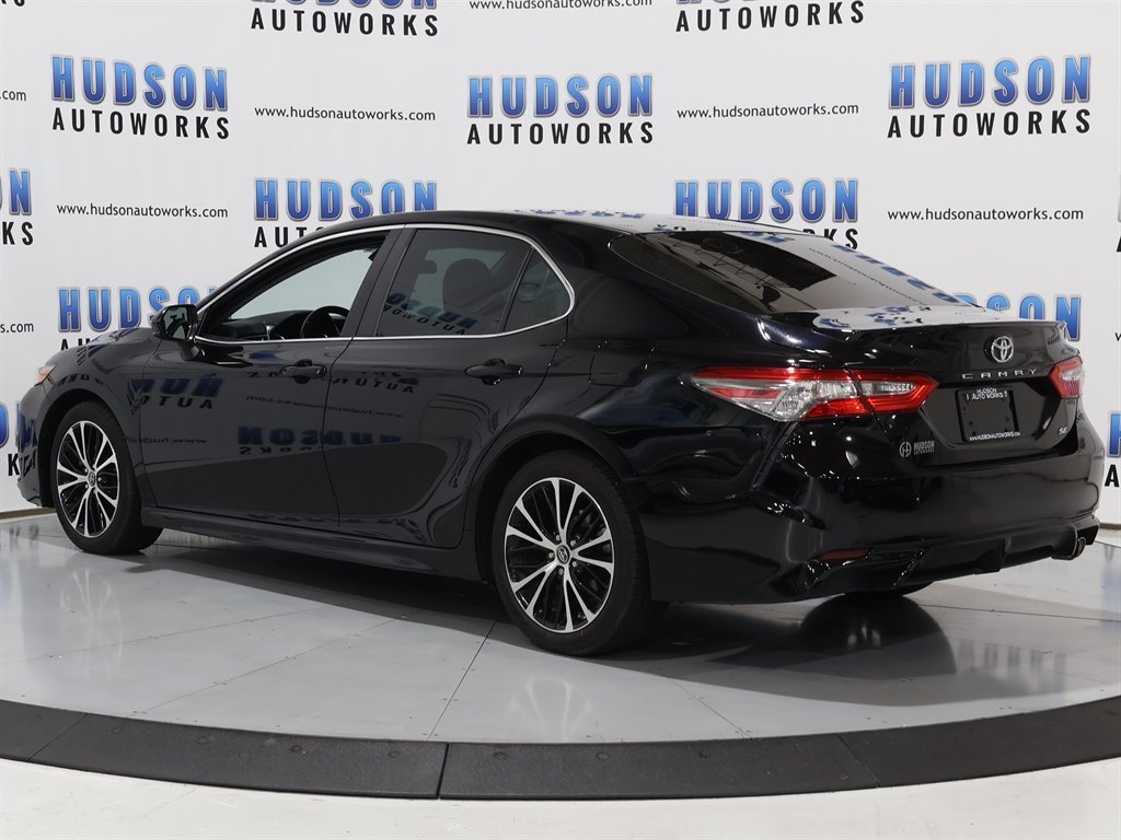 2018 Toyota Camry SE photo 4