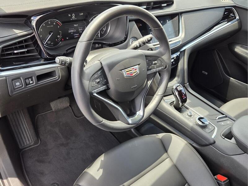 Used 2025 Silver Metallic CADILLAC FWD 4DR LUXURY image 14