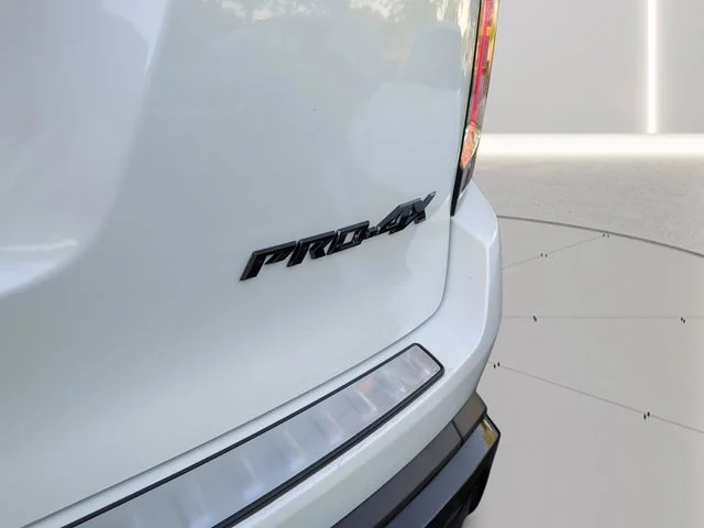 New 2026 Aspen White TriCoat / Super Black Two-tone Nissan PRO-4X® image 8