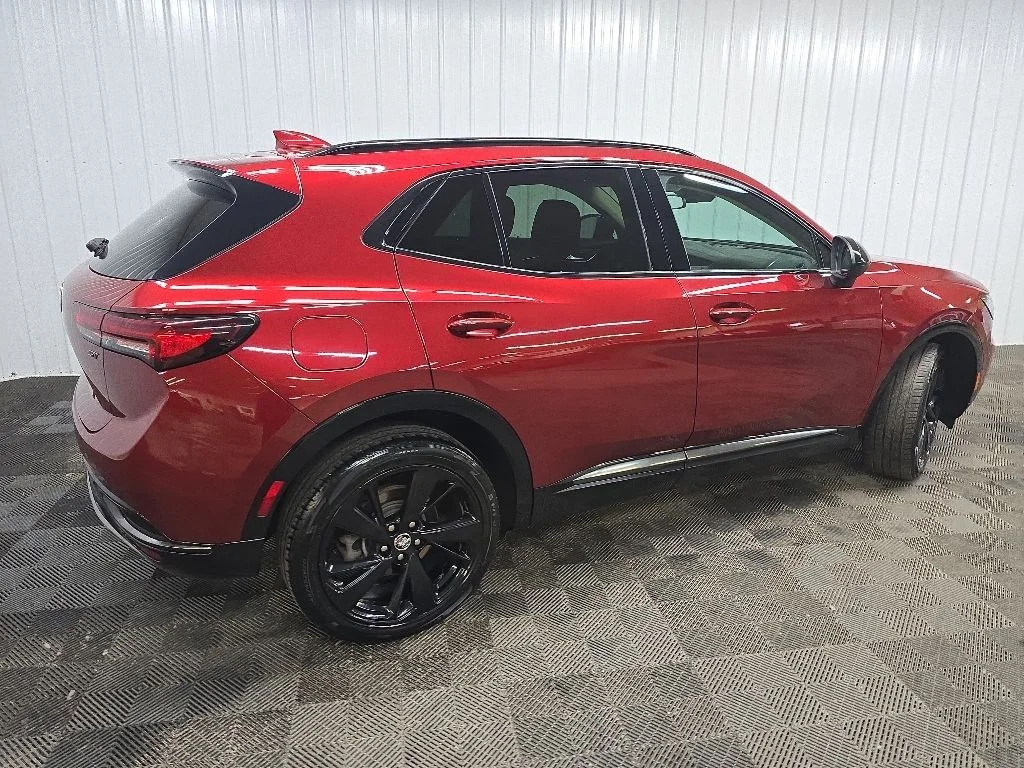 Used 2022 Red Buick Essence image 3