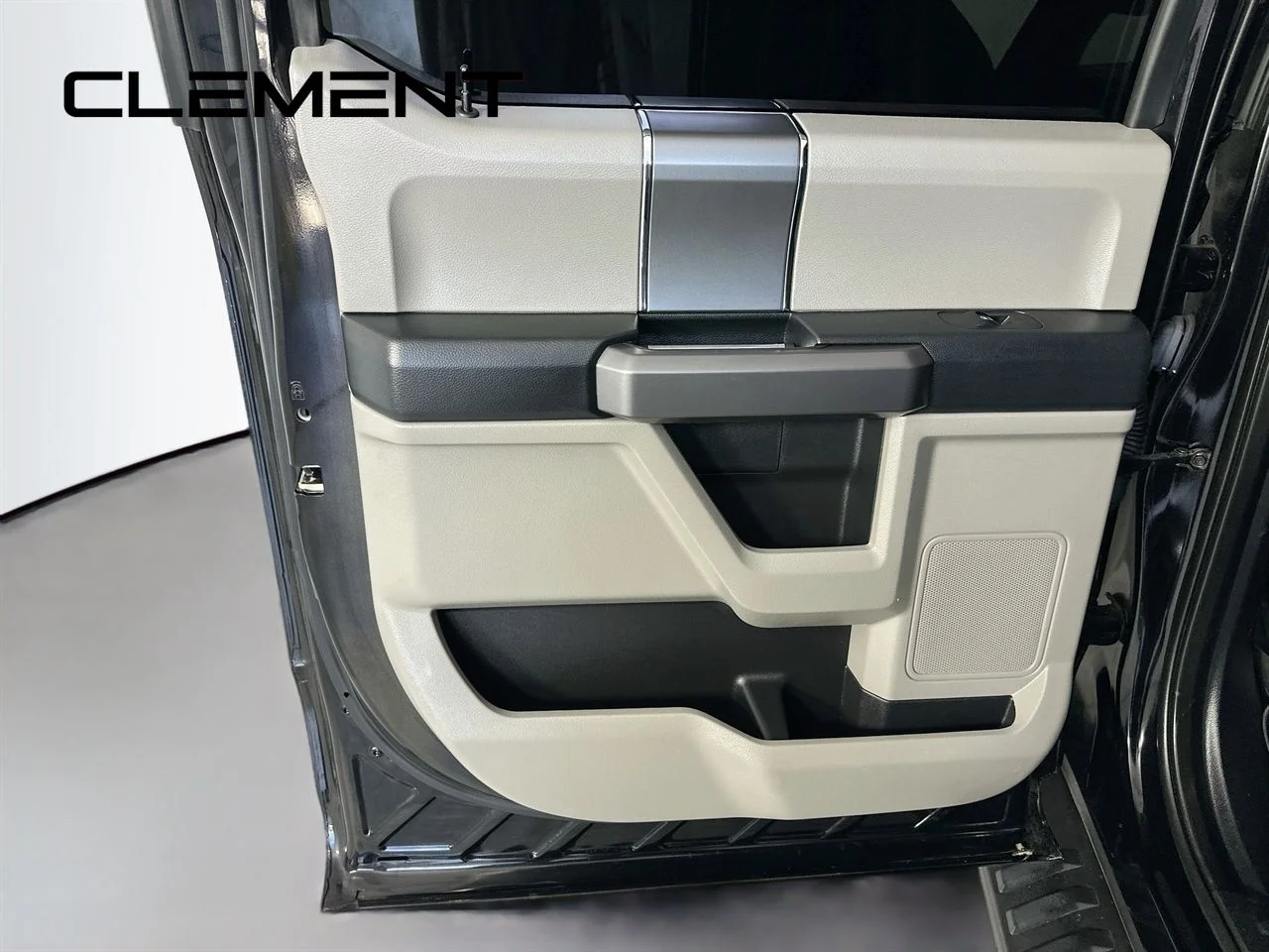 Used 2020 Black Ford XLT image 29