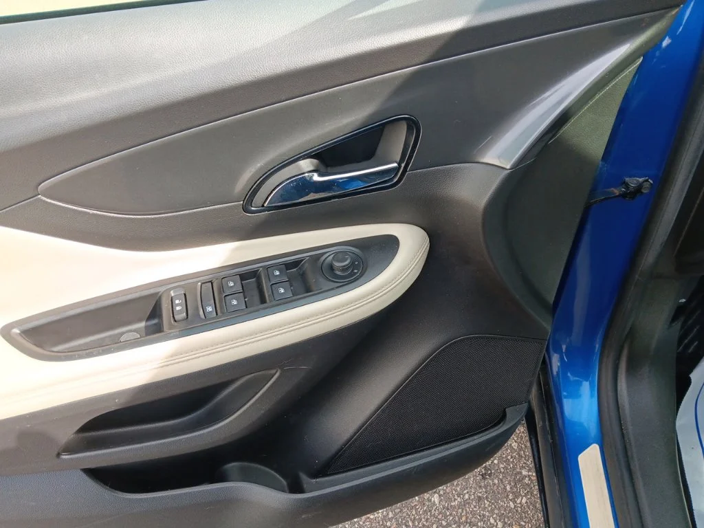 Used 2018 Brilliant Blue Metallic Buick Sport Touring image 16