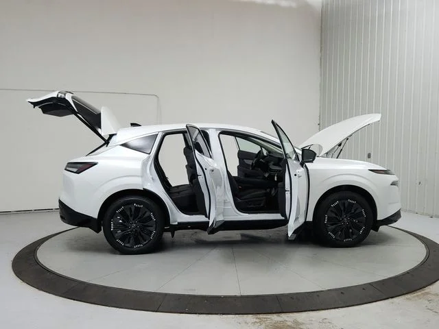 New 2026 White Nissan Platinum image 16
