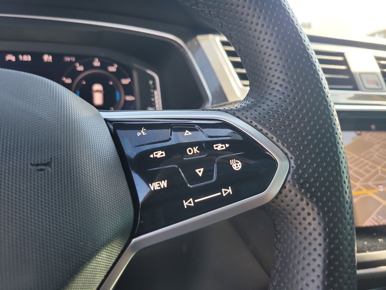 2022 Volkswagen Tiguan SEL R-LINE - Photo 32