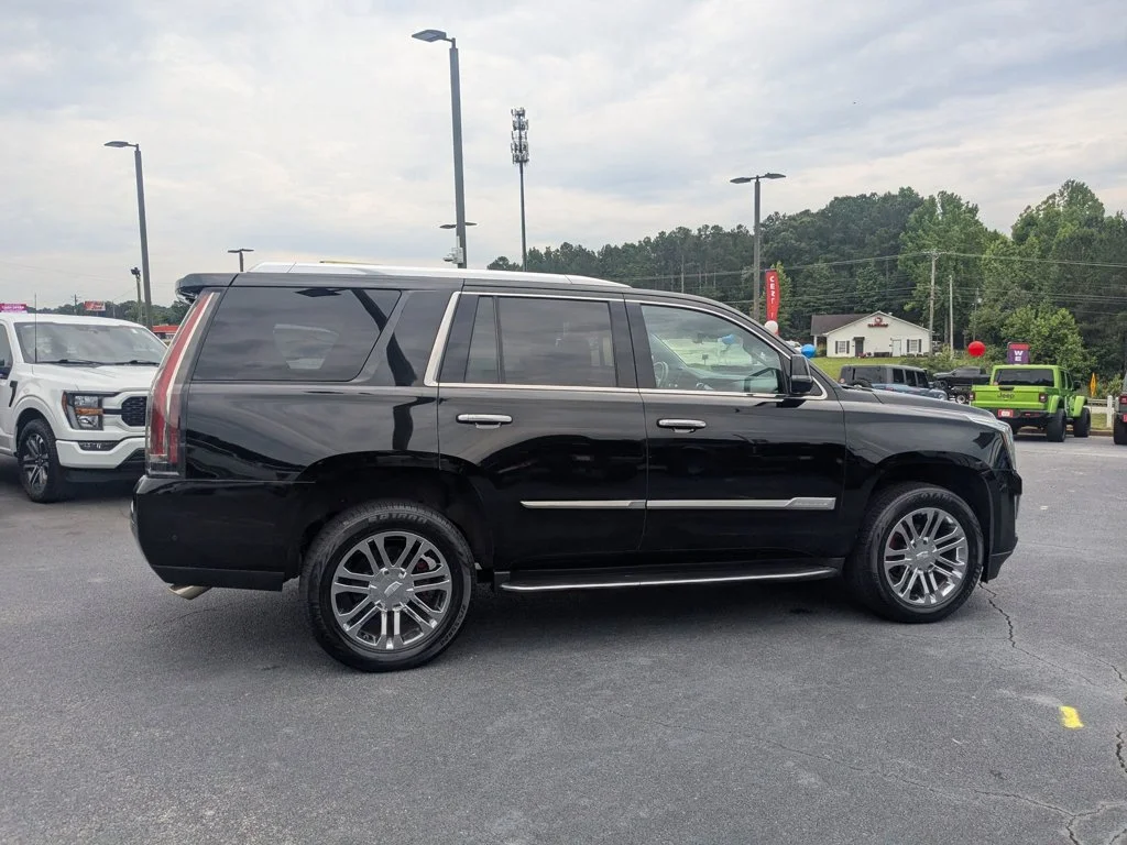 Used 2019 Black Raven Cadillac Luxury image 4