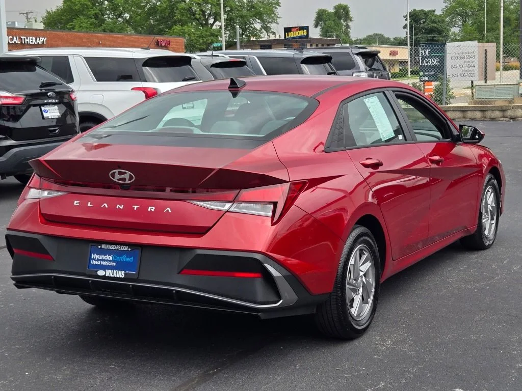 Used 2025 Red Hyundai SE image 11