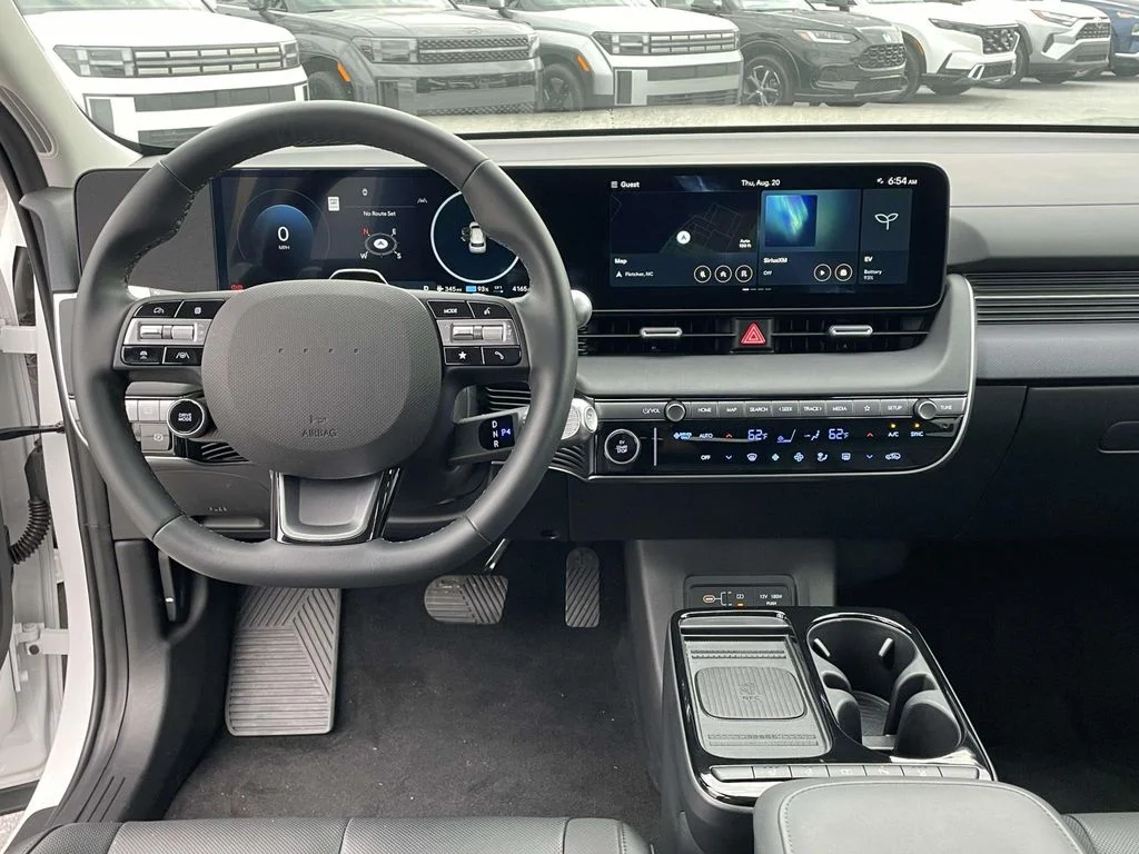 Used 2025 Atlas White Hyundai SEL image 4