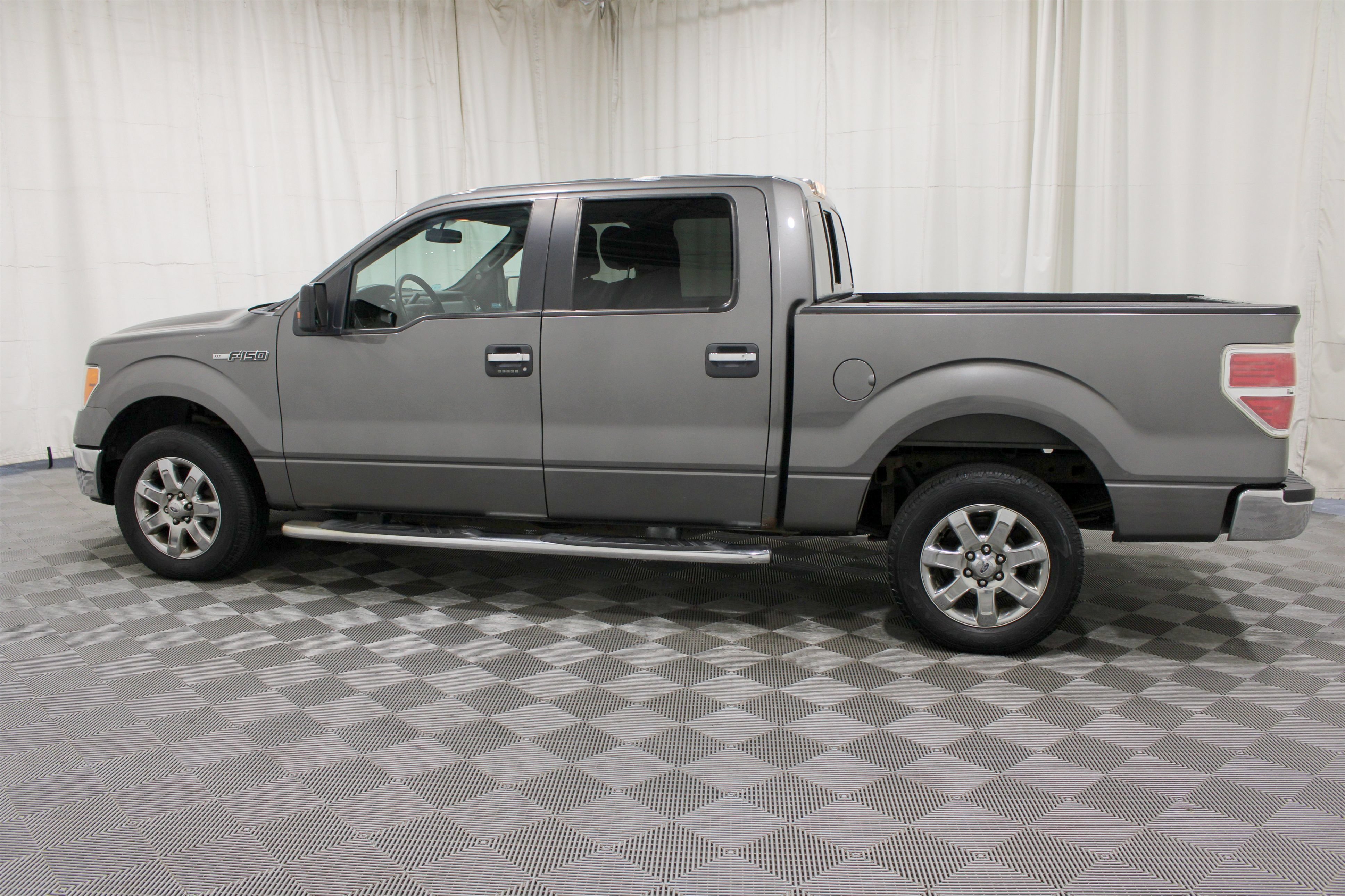 Used 2014 Sterling Gray Metallic Ford XLT image 26