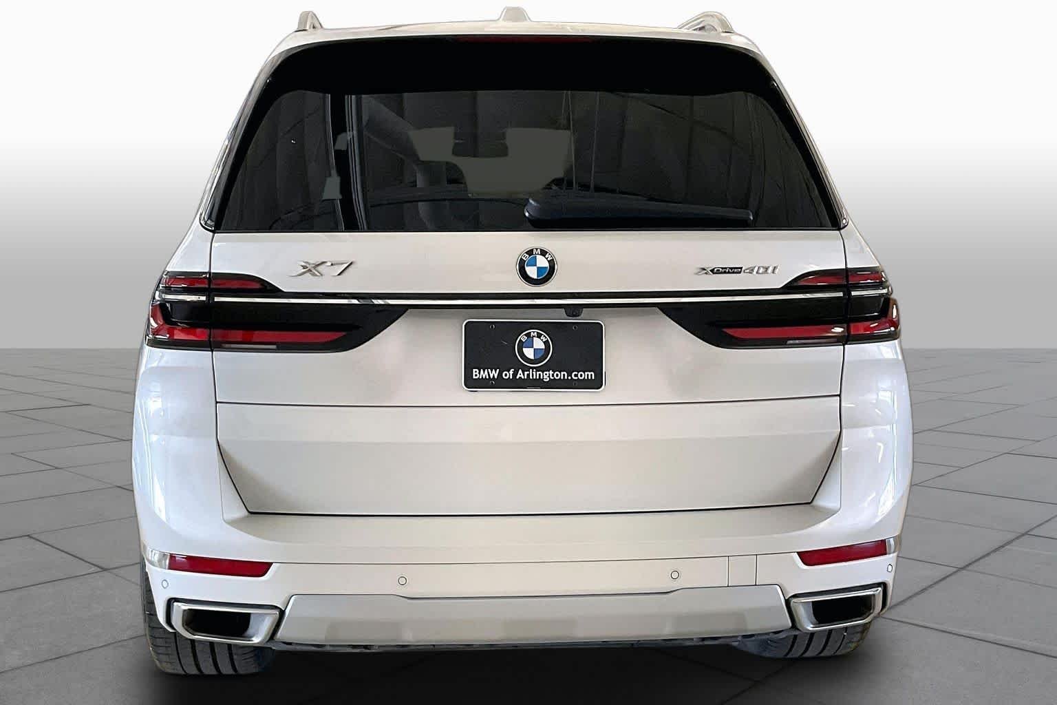 Used 2026 Mineral White Metallic BMW xDrive40i image 4