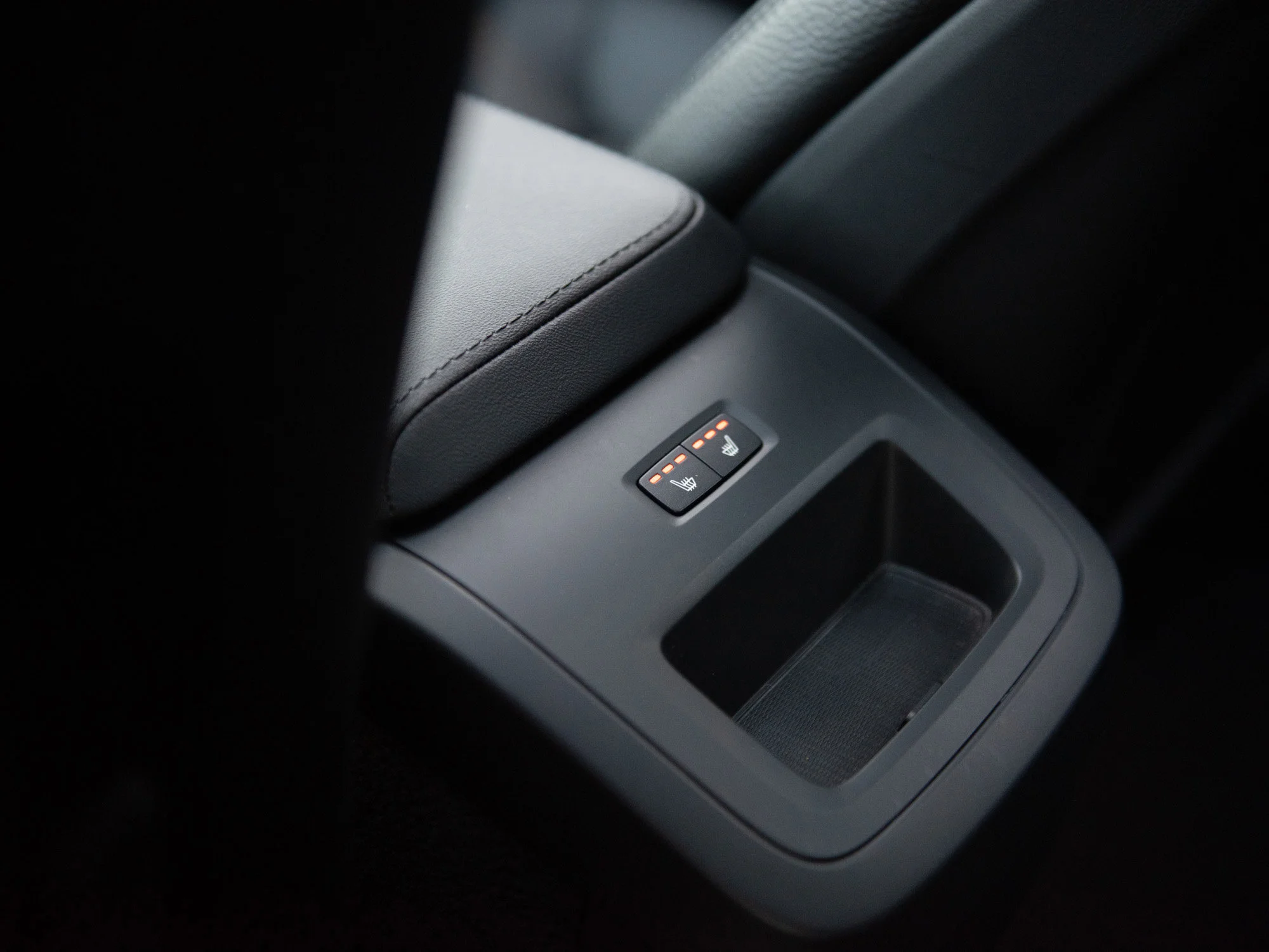 Certified Used 2023 Silver Volvo Plus Bright Theme * No Accidens | Heated Seats | Panoramic Roof | Apple CarPlay image 18