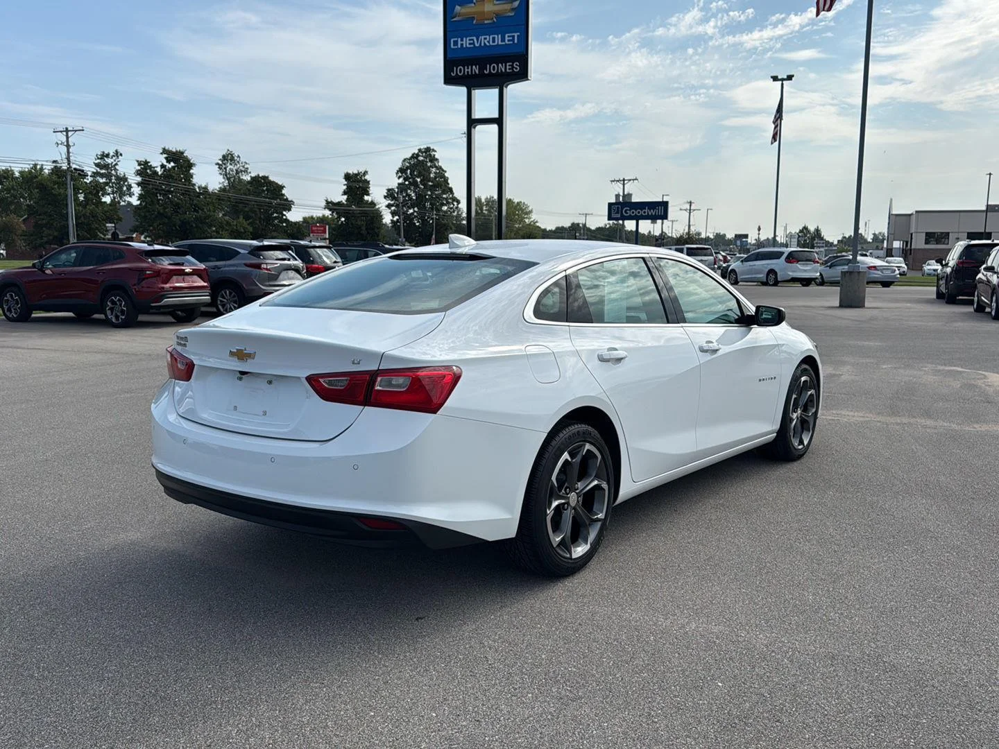 Used 2024 Summit White Chevrolet LT image 18