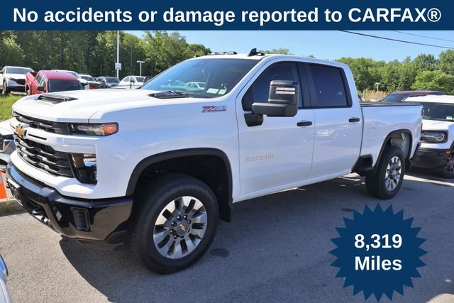 Used 2025 White Chevrolet Custom image 1