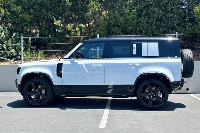New 2026 Fuji White Land Rover X-Dynamic SE image 2