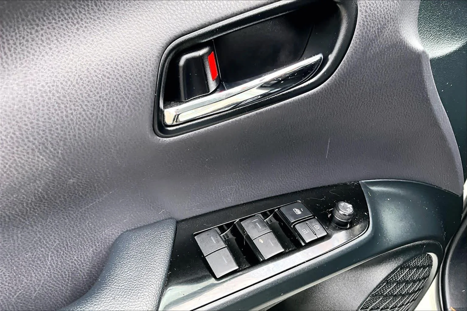 Used 2020 Blizzard Pearl Toyota LE image 31