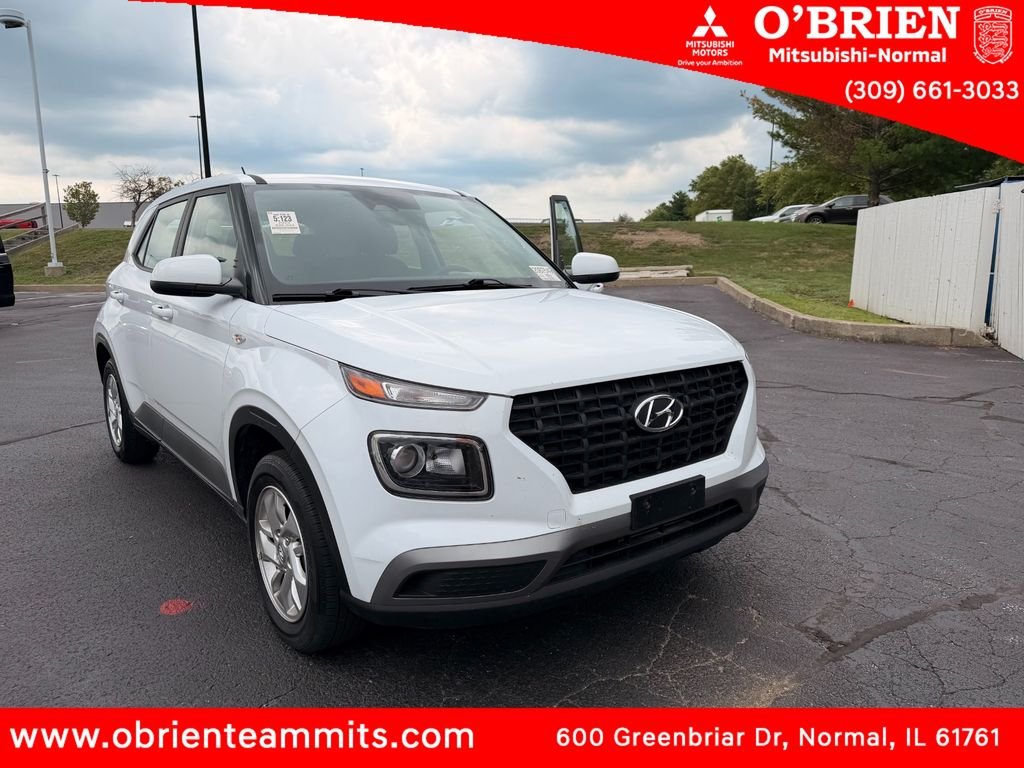 Used 2023 Ceramic White Hyundai SE image 1