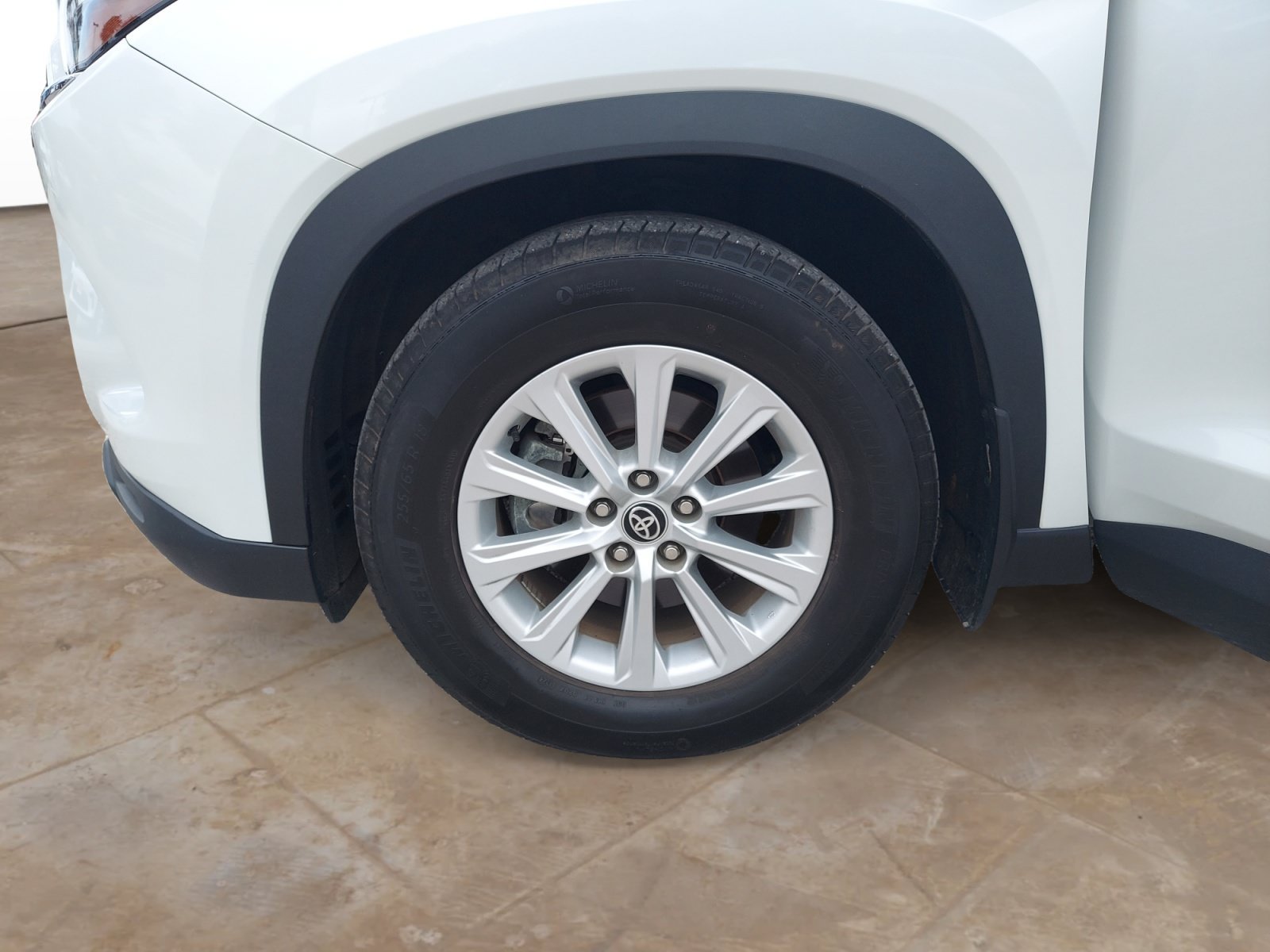 Used 2024 Wind Chill Pearl Toyota XLE image 29