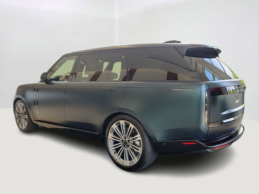 New 2026 British Racing Green Satin Land Rover SE image 4
