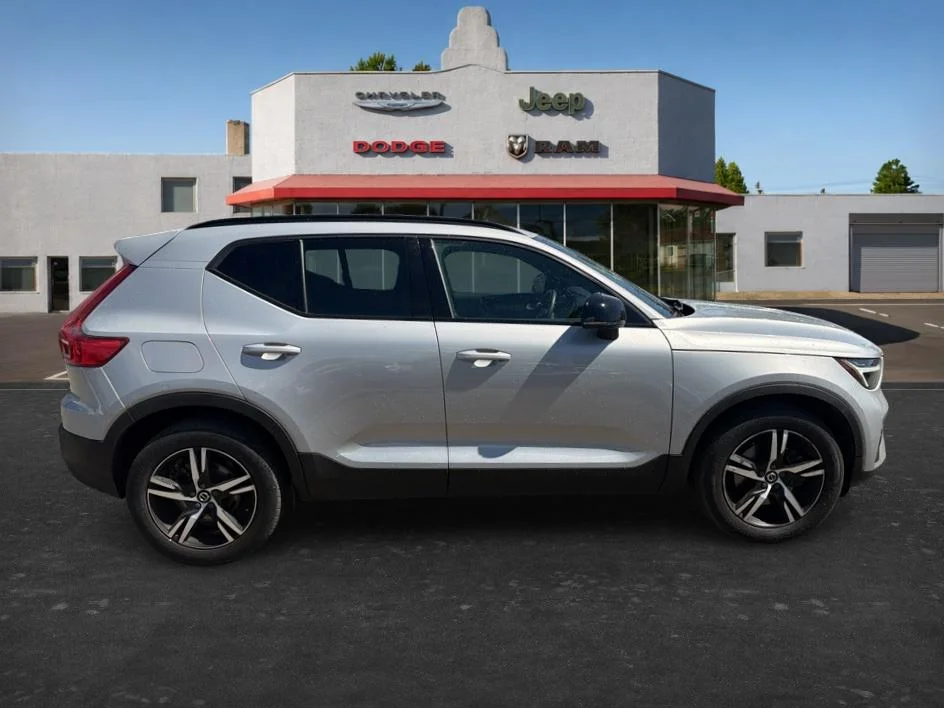 Used 2023 Thunder Grey Metallic Volvo Plus Dark Theme image 6