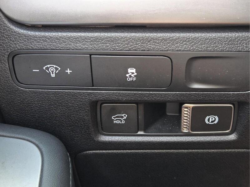 Used 2023 White HYUNDAI SEL FWD image 27