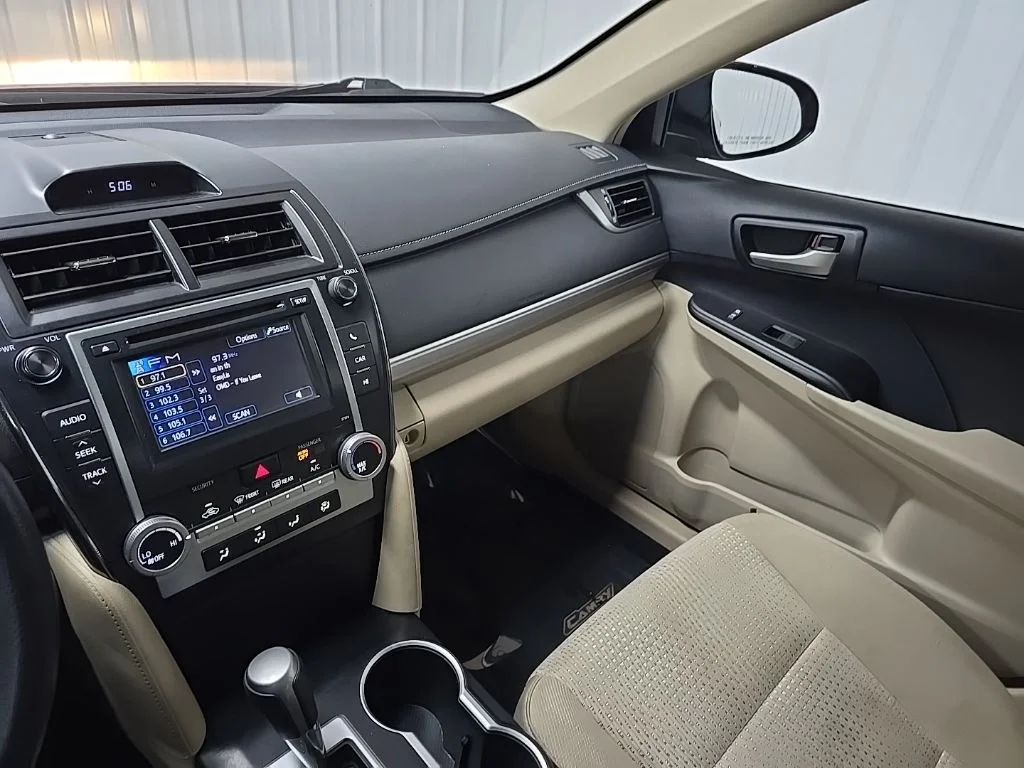 Used 2013 Red Toyota LE image 24