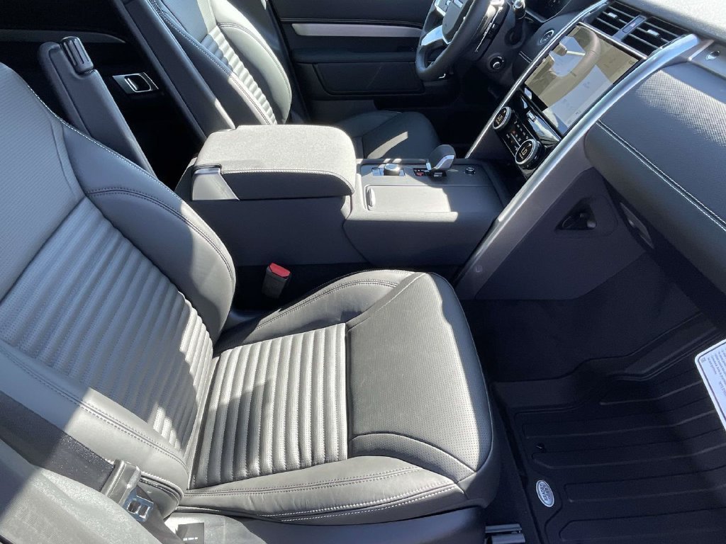 New 2026 Sedona Red Land Rover  image 16