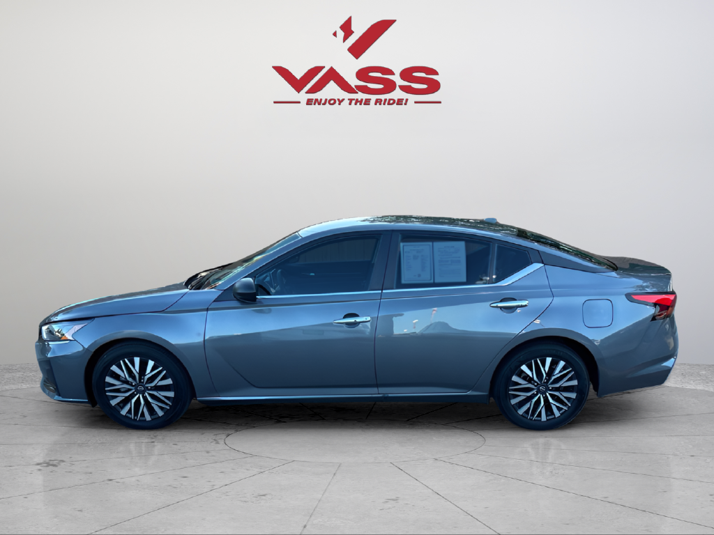 Used 2025 Gray Nissan 2.5 SV image 2