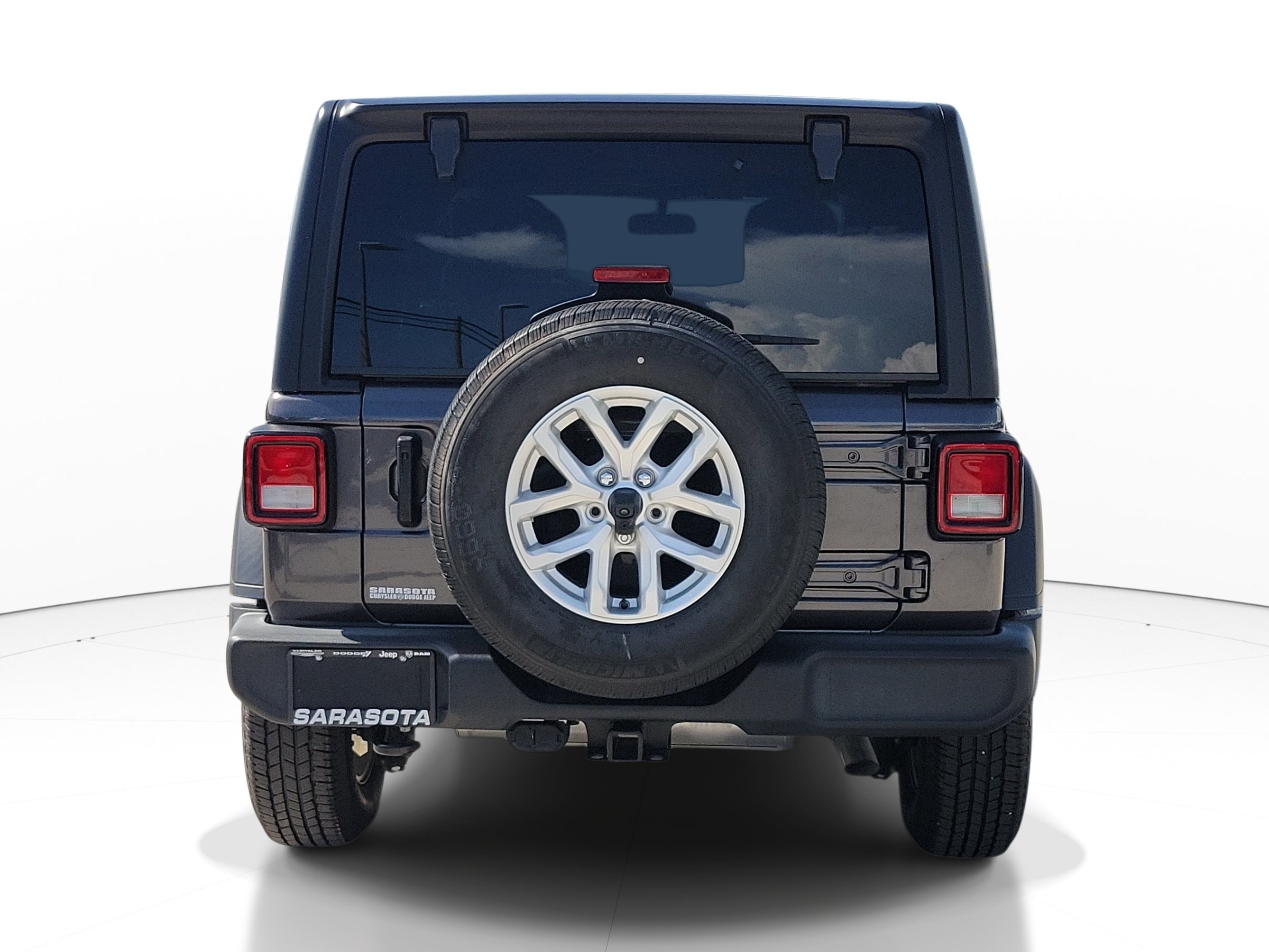 Used 2023 Granite Crystal Metallic Clearcoat Jeep Sport S image 6
