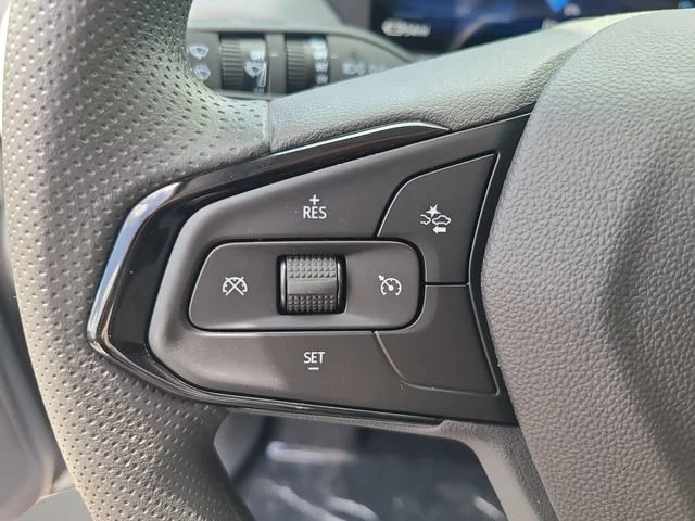 New 2027 Summit White Chevrolet LT image 25