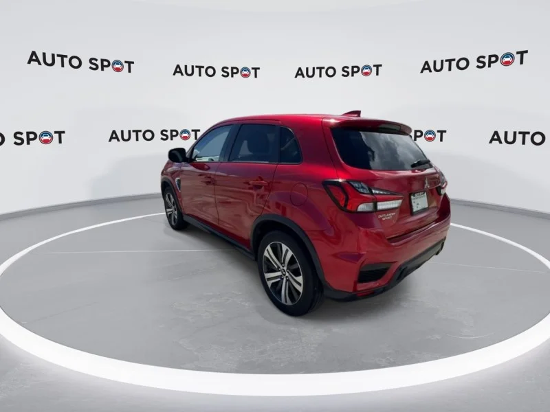 Used 2022 Red Diamond Mitsubishi SE image 9