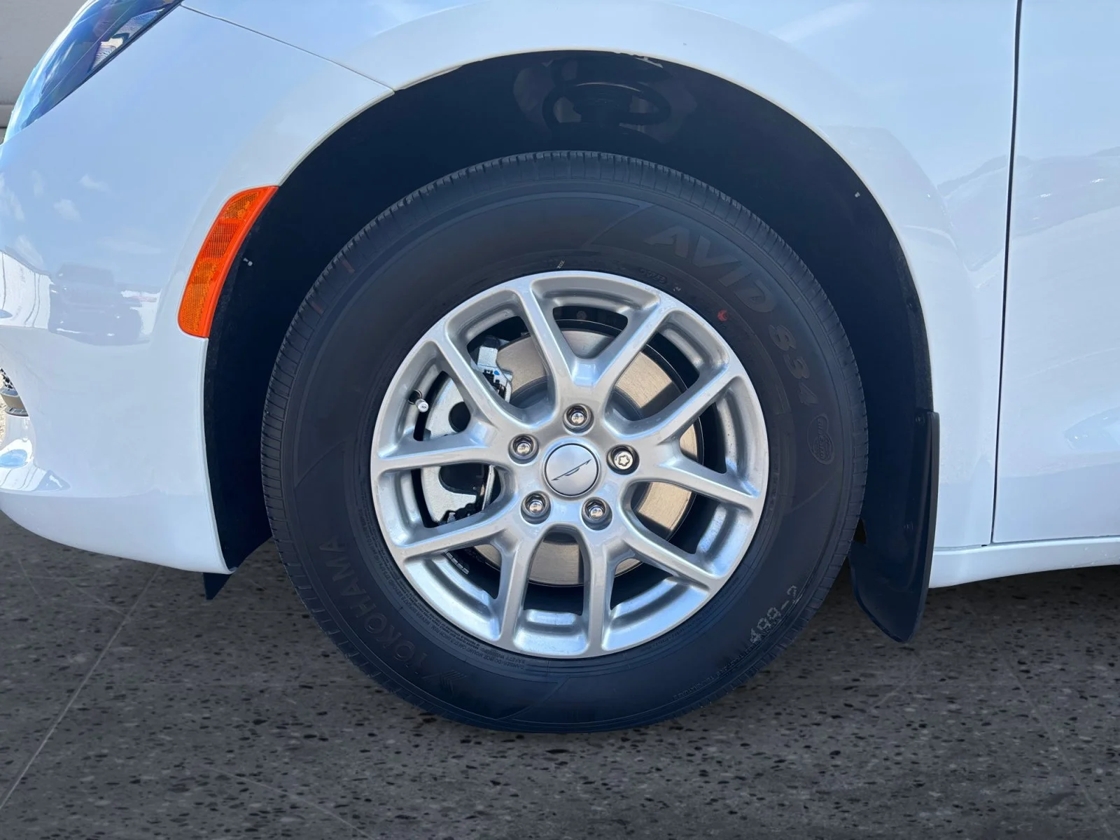 New 2027 Bright White Chrysler SXT image 9
