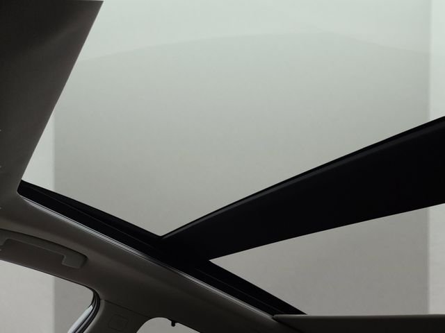 Used 2021 Pearl White Nissan SL image 8