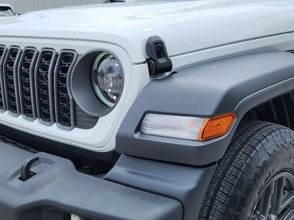 New 2026 Bright White Clear-Coat Exterior Paint Jeep Sport S image 7