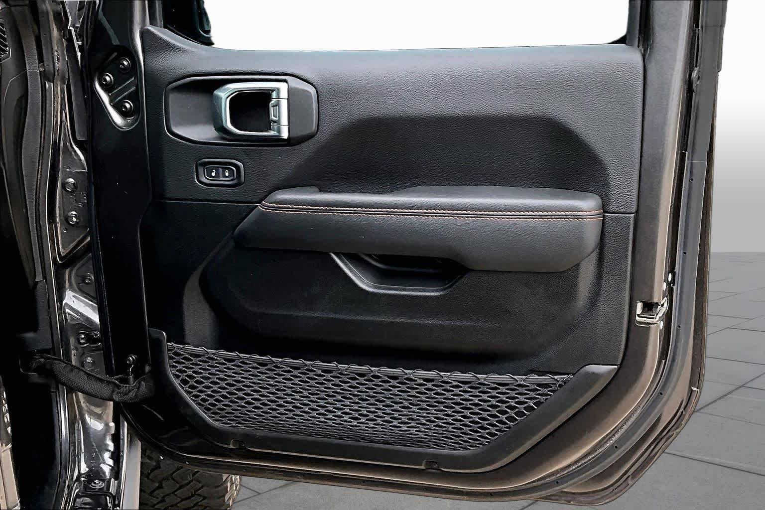 Used 2023 Granite Crystal Metallic Clearcoat Jeep Mojave image 21