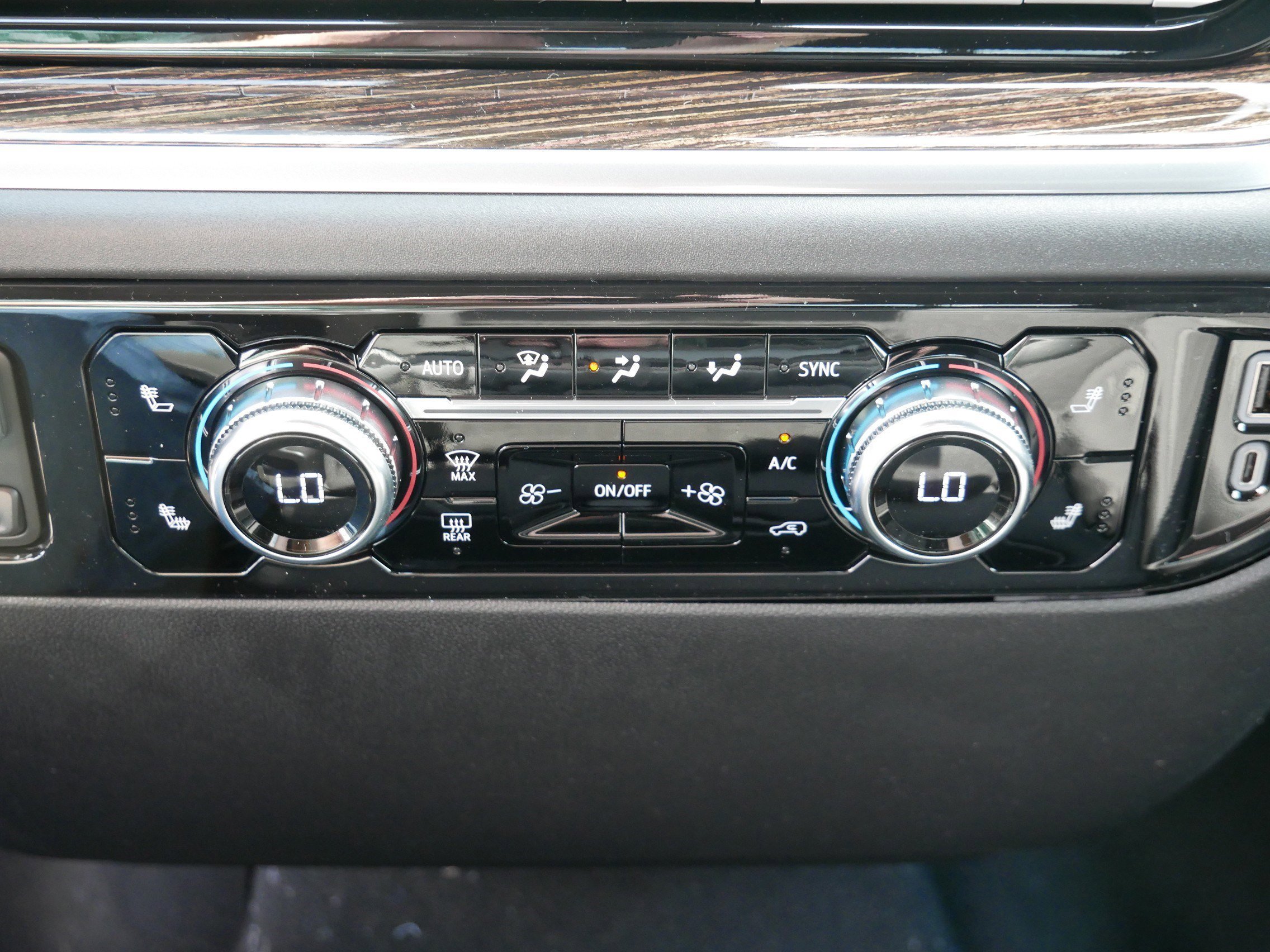2026 GMC Sierra 1500 SLE - Photo 8